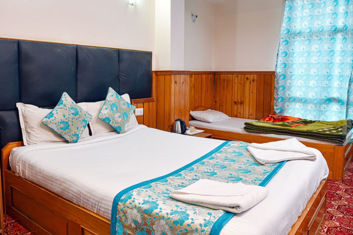 Premium Double Room, 1 Bedroom | Desk