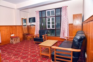 Premium-Doppelzimmer, 1 Schlafzimmer | Wohnbereich | Flachbildfernseher