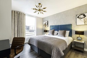 3 Schlafzimmer, Schreibtisch, Bügeleisen/Bügelbrett, Reisekinderbett