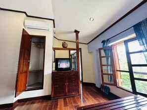 豪華雙床房 | 高級寢具、羽絨被、布置獨特、書桌