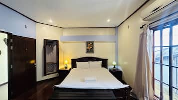 Habitación individual superior | Ropa de cama de alta calidad, edredón, muebles diferentes y escritorio