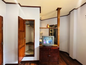 Habitación Deluxe con 2 camas individuales | Ropa de cama de alta calidad, edredones de plumas, mobiliario individual