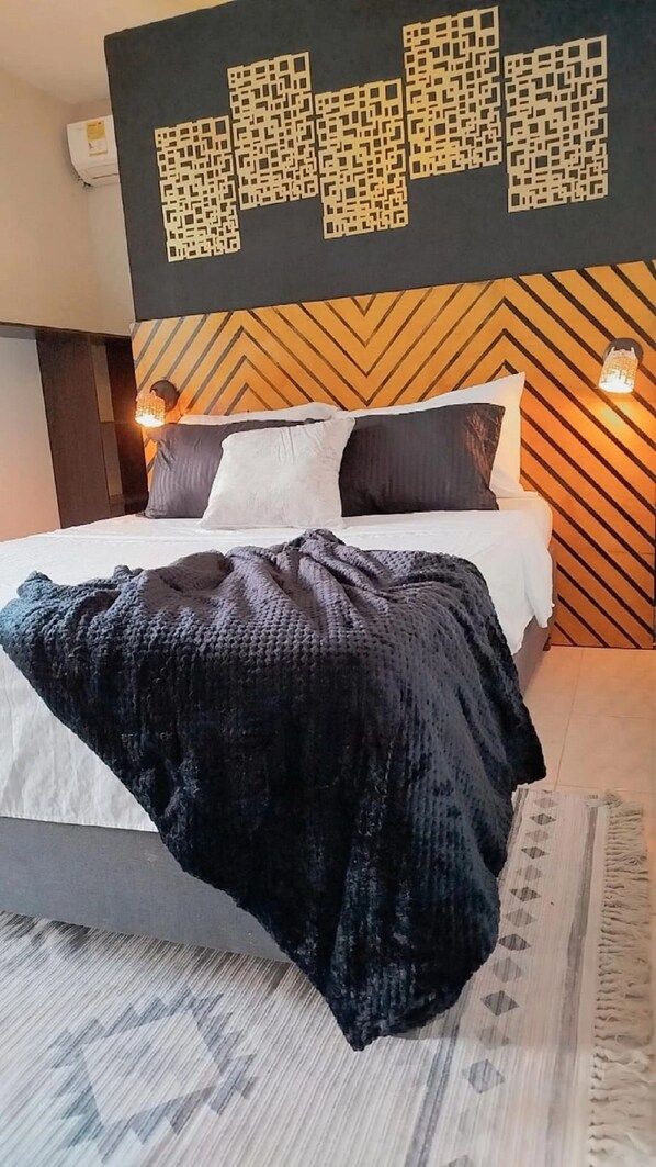 9 bedrooms, iron/ironing board, WiFi, bed sheets