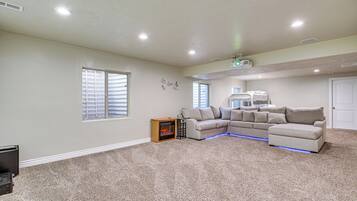 TV, fireplace, stereo
