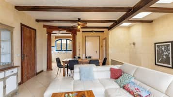 Family House, Multiple Bedrooms (Dionisia Gozitan Villa and Pool) | Living area | 21-inch flat-screen TV with satellite channels
