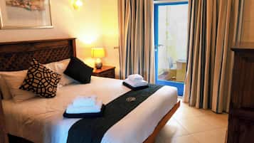 Family House, Multiple Bedrooms (Dionisia Gozitan Villa and Pool) | 4 bilik tidur, cadar katil