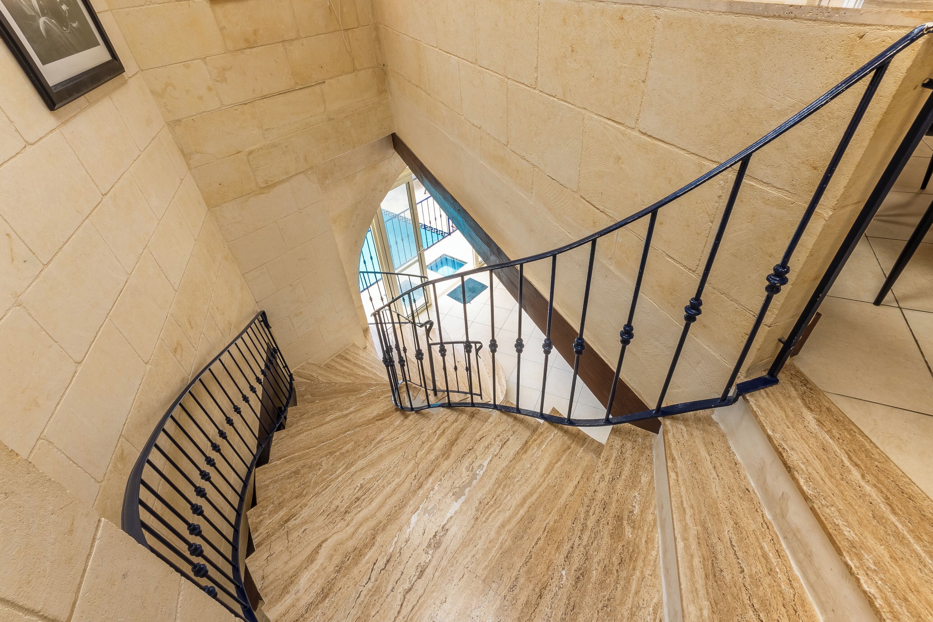 Nhà dành cho gia đình, 4 phòng ngủ, ban công (Dionisia Gozitan Villa and Pool) | Cầu thang