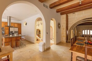 家庭独立别墅, 多间卧室 (OneFifty Gozitan Villa and Pool) | 用餐