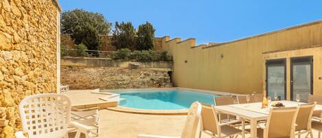 Piscine extérieure (ouverte en saison)