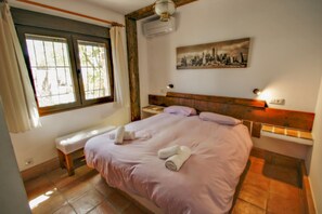 5 quartos, ferros/tábuas de passar roupa, Wi-Fi, roupa de cama