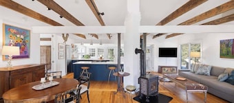 Entire Cottage on Equestrian Farm with Zebras