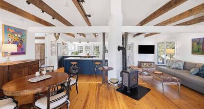 Entire Cottage on Equestrian Farm with Zebras