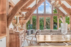 Interior - Hiron's Piece With Hot Tub (Weston Subedge)