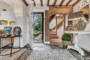 Interior - Hiron's Piece With Hot Tub (Weston Subedge)