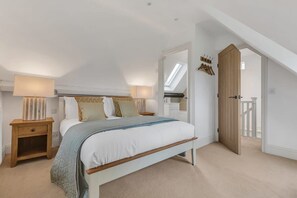 2 habitaciones, tabla de planchar con plancha, cuna de viaje y wifi 