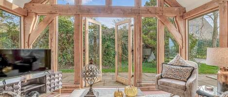 TV, fireplace, offices