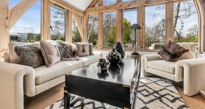 Hiron's Piece and Honeysuckle Cottage with Hot Tub