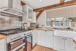 Fridge, microwave, oven, stovetop - Hiron's Piece and Honeysuckle Cottage with Hot Tub (Weston Subedge)