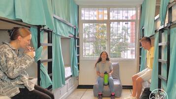 6 bedrooms, iron/ironing board, WiFi, bed sheets