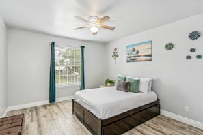 3 habitaciones, tabla de planchar con plancha, wifi y ropa de cama 