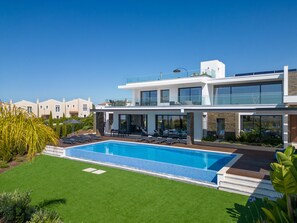 Exterior - Vivenda Boa Vida - Luxury villa, heated infinity pool, jacuzzi, 8 pax (Carvoeiro)