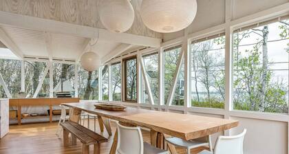 Three Lights Cottage by Sea Maine