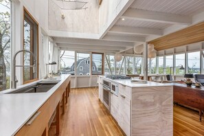 Microwave, oven, coffee/tea maker, toaster - Charming Cottage with Panoramic Views (East Boothbay)