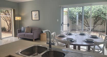 Comfortable, family sized, close to tram, explore the Festival City.