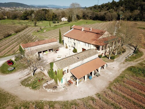 Gîte Vert d'Olive. Gîte de charme au milieu des vignes