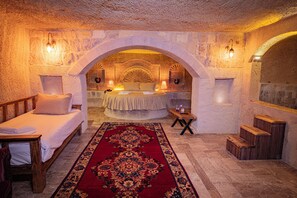 Comfort Room, Courtyard View | Individually decorated, soundproofing, free WiFi, bed sheets - Sur Cave Hotel (Ürgüp)