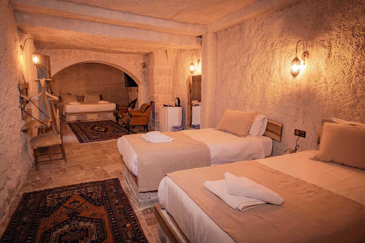 Chambre Familiale, plusieurs lits, vue cour intérieure