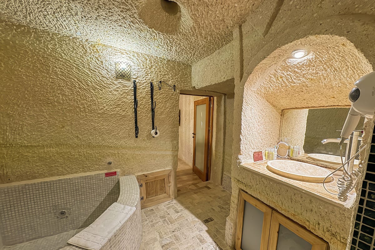 Standard Room, Courtyard View | 1 bedroom, individually decorated, soundproofing, free WiFi