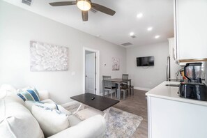 Smart TV - Vista Flat - Downtown Pensacola (Pensacola)