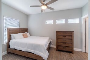 2 間睡房、熨斗/熨衫板、Wi-Fi、床單