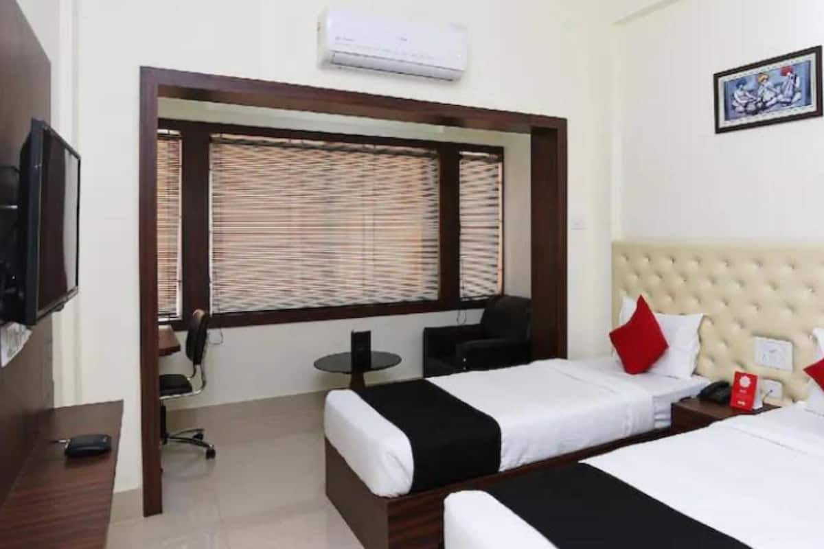 Deluxe Double Room, City View | Free WiFi, bed sheets