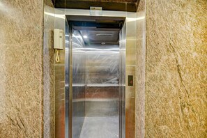 Lift - Goroomgo Hotel Tripletree Bhubaneswar (Bhubaneshwar)
