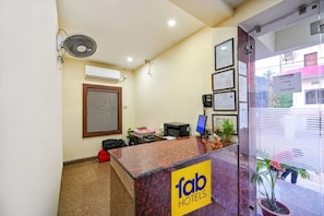 Reception - Goroomgo Hotel Tripletree Bhubaneswar (Bhubaneshwar)