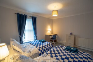 2 bedrooms, iron/ironing board, free WiFi - GLOUCESTER CITY – Birchmore House: 2-Bed Near Centre & Hospital, Sleeps 5 (Gloucester)