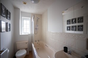 Shower - HEREFORD – Woodpecker House: Modern 3-Bed Near Rotherwas, Sleeps 6 (Herefordshire)