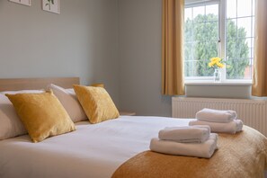 2 bedrooms, iron/ironing board, free WiFi