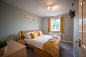 2 bedrooms, iron/ironing board, free WiFi - HEREFORD – Woodpecker House: Modern 3-Bed Near Rotherwas, Sleeps 6 (Herefordshire)