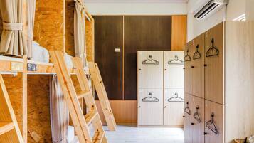 十床混合宿舍房的一個床位 | 遮光布/窗簾、免費無線上網、床單