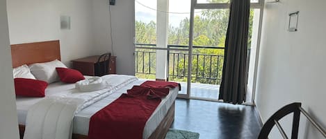 Deluxe Double Room | 4 bedrooms, down comforters, desk, free WiFi
