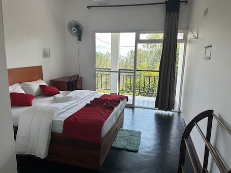 Deluxe Double Room | Down comforters, desk, free WiFi