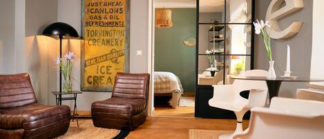 1 bedroom, bed sheets