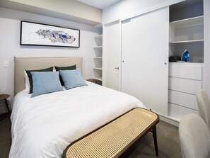 1 chambre, bureau, fer et planche à repasser, accès au Wi-Fi (inclus)