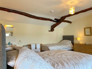 2 多间卧室、熨斗/熨衣板、免费 WiFi、床单