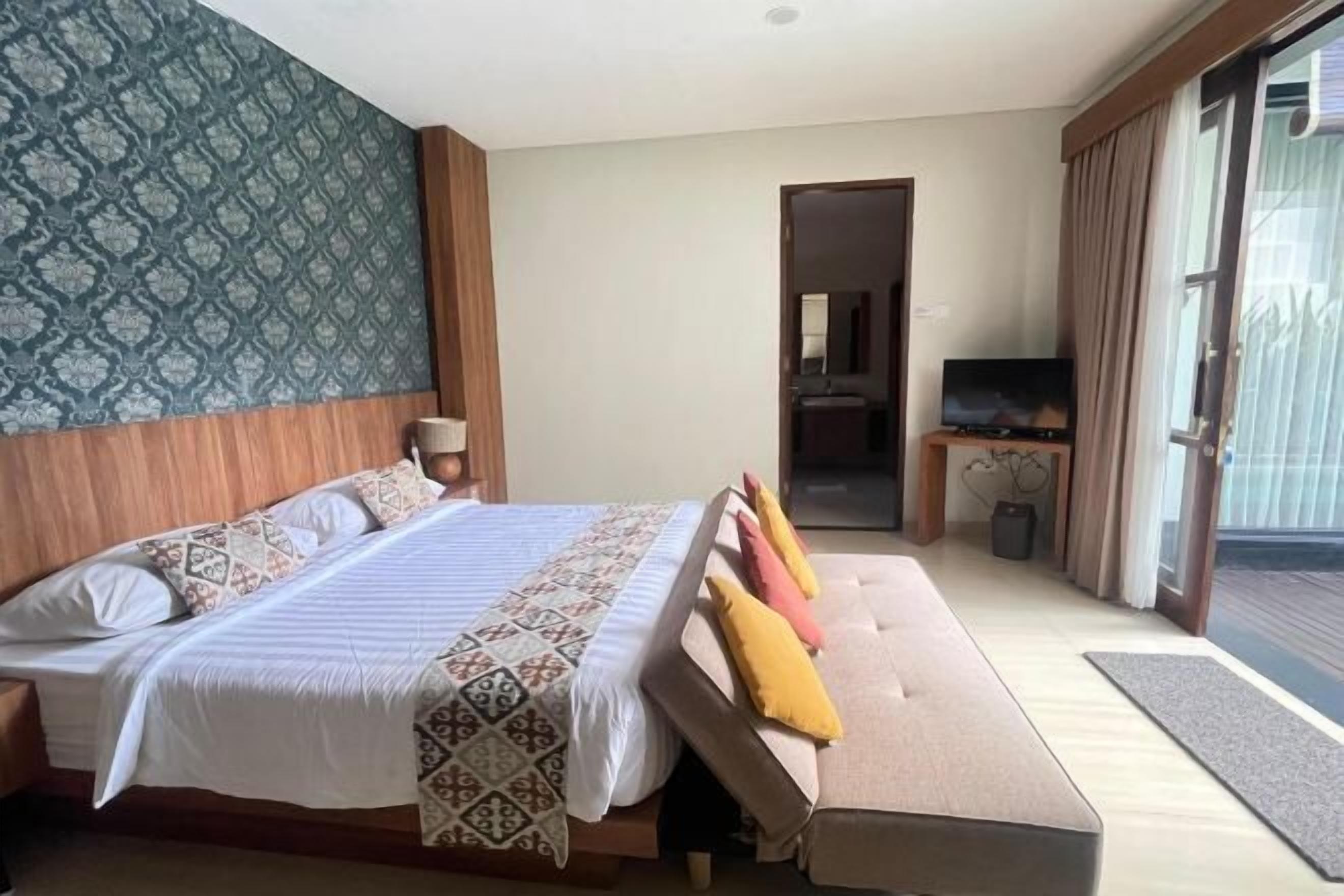 Soundproofing, free WiFi, bed sheets