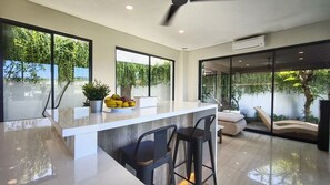 Basic Room, 3 Bedrooms, City View | Private kitchen | Stovetop, rice cooker, cookware/dishes/utensils, dining tables - Baliem Villa (Jimbaran)