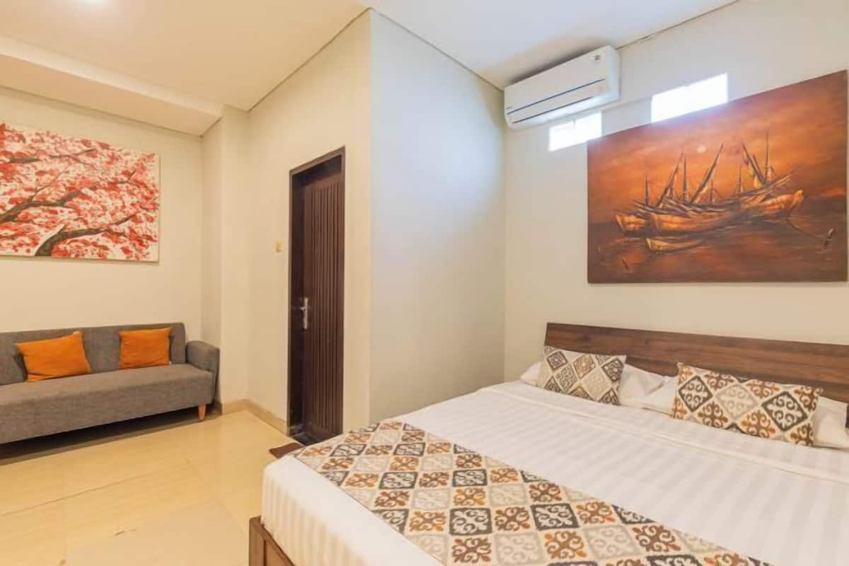 3 bedrooms, soundproofing, free WiFi, bed sheets